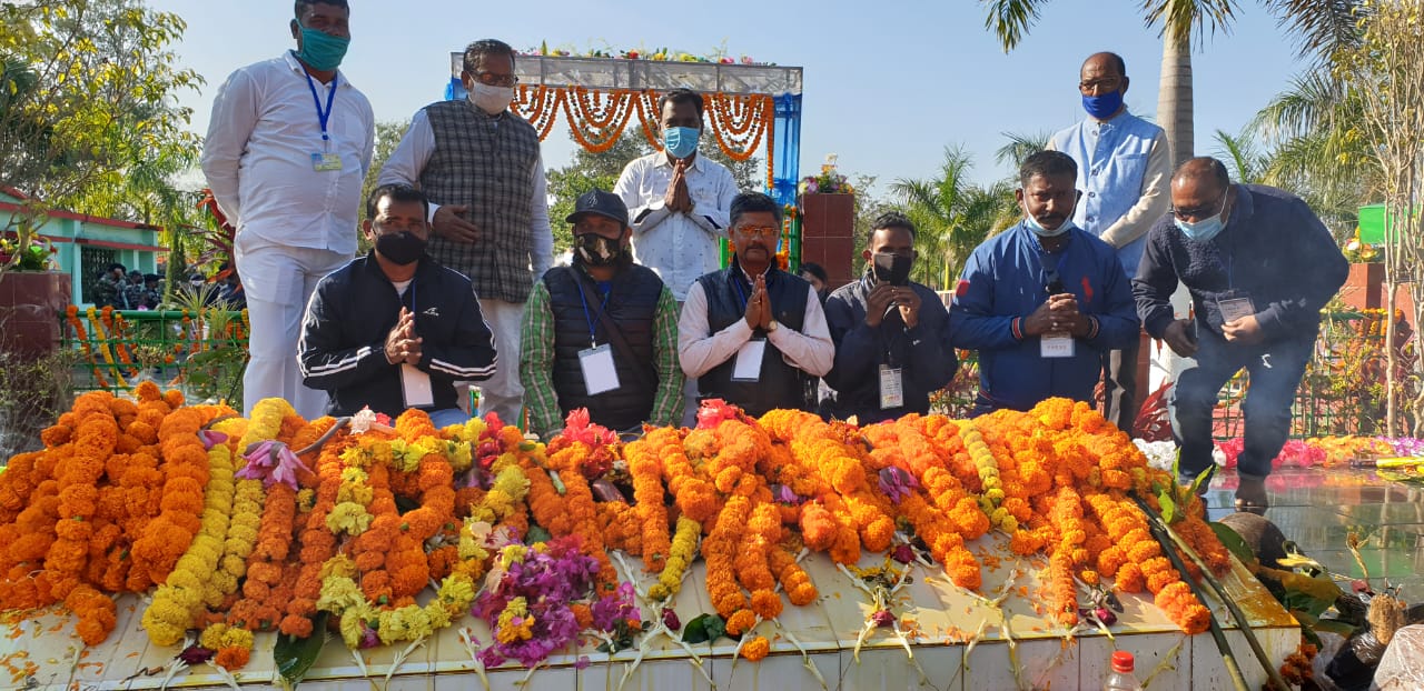 खरसावां गोलीकांड के शहीदों को श्रद्धांजलि